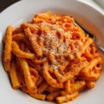 Whip Up Creamy Tomato Garlic Pasta Fast! - Featured